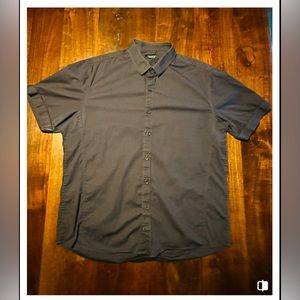 7 Diamonds Men's Button Down Shirt Size XL. Dark Blue Pinstriped Design